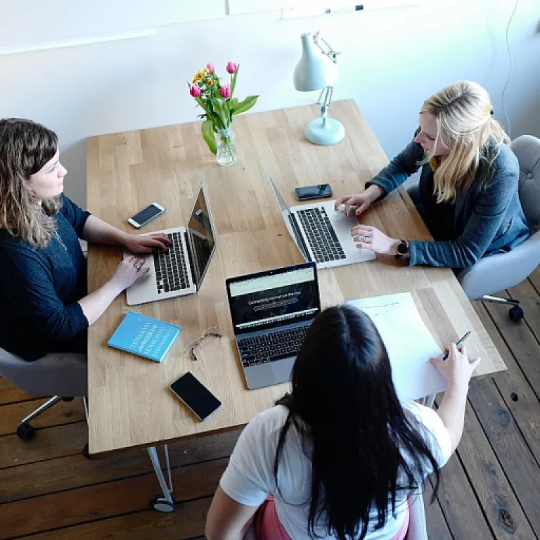 How to master your HR compliance checklist during a career transition